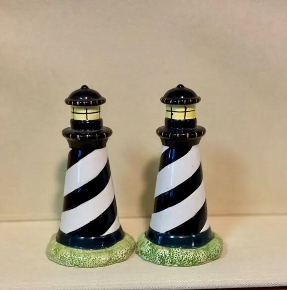 Oneida Lighthouse Salt and Pepper Shakers Sakura China Hand Painted‎ Set 5